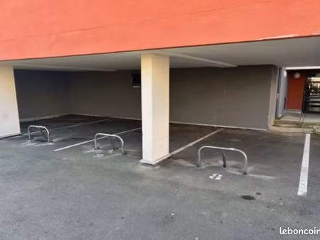 place stationnement parking sécurisé rue jean moulin