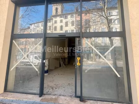 local commercial 180 m²