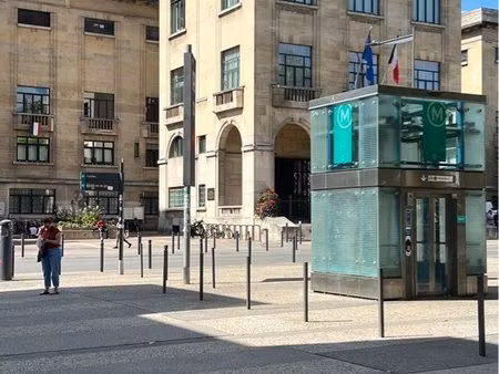 local commercial mairie de montreuil