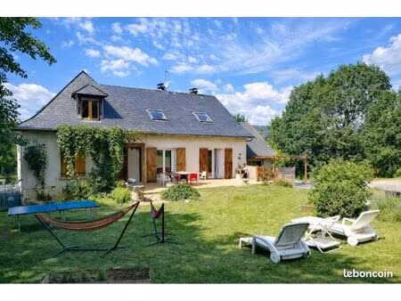 ? charmante maison à vendre de 200 m² avec grand terrain et fort potentiel