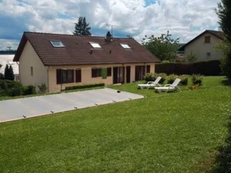 pavillon sur sous sol avec piscine