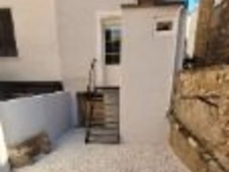 terrats  tres coquette maison de village 2ch avec cour  2 salles d'eau  cave