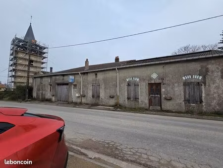 maison à rénover avec dépendances et jardin