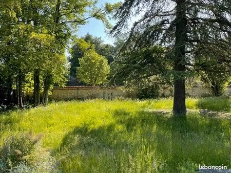 terrain à bâtir plein centre gueux