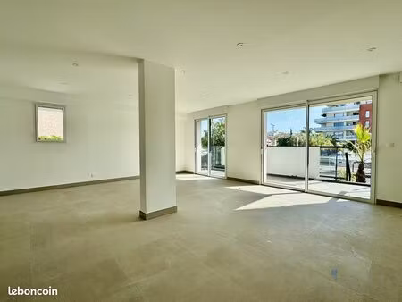 local 76 m² fréjus