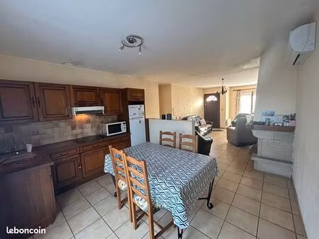 baixas : maison de plain pied avec garage et jardin