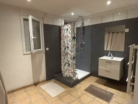 maison de ville avec terrasse extérieure