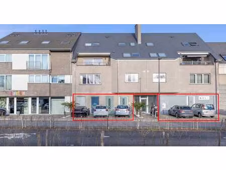 2 rez-de-chaussée commerciaux avec excellente visibilité