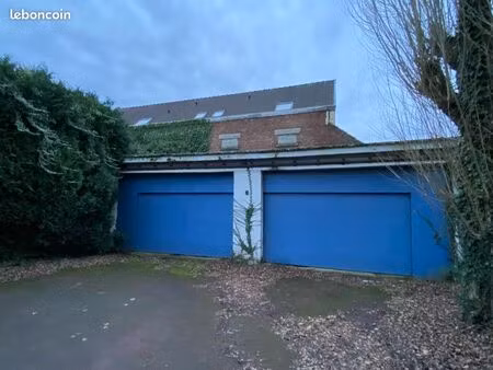 trés grand garage entrepôt centre