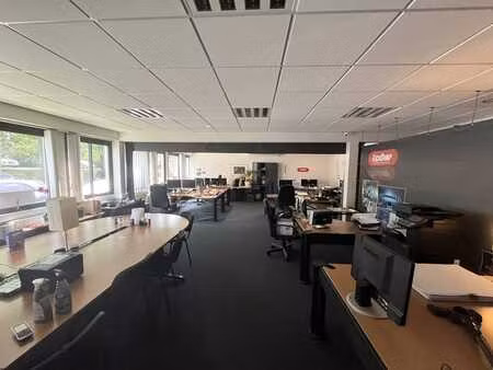 espace de bureau avec entrepôt dans un emplacement privilégi