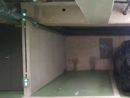 place de parking sécurisé