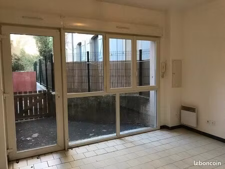 p1 à proximité immédiate du carré d