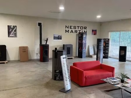 local commercial 300 m2 axe passant