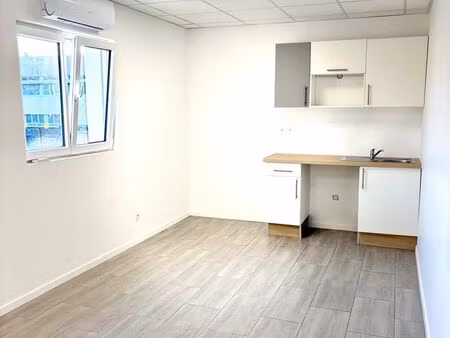 local professionnel de 17m2 - la valette du var