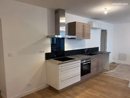 t2 51m2 rdc rénovée avec clim + cave et terrasse 35m²