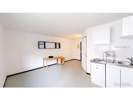 a saisir : studio 24 m² – 1er étage – descartes  champs-sur-marne