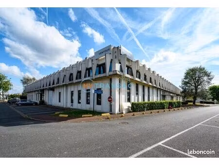 local bureaux 920 m²