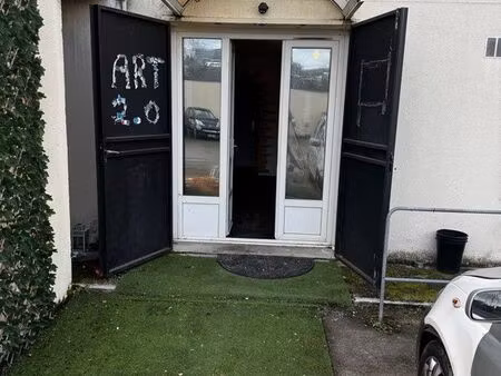 local  bureaux  garage