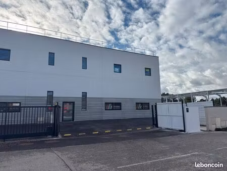 bureaux / cabinet médical 155 m²– ascenseur & pmr – parc d’activité de signes