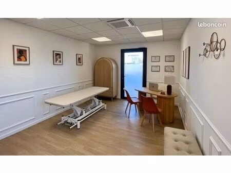 local professionnel 30 m² – pôle paramédical récent – parking + recharge électrique
