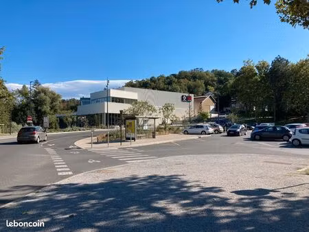 local commercial à louer attenant au cinéma de castres