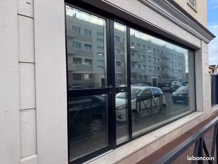 local commercial avec vitrine