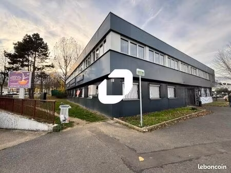 local commercial 809 m²