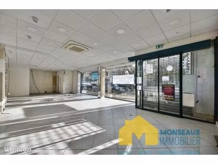 local commercial 289 m² sainte genevieve des bois