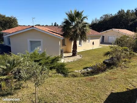 maison de plein pied de 173m2 avec dépendance de 90m2 et piscine le tout au calme