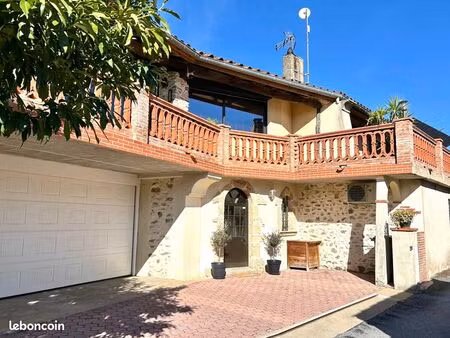 maison de caractère  piscine  panorama unique