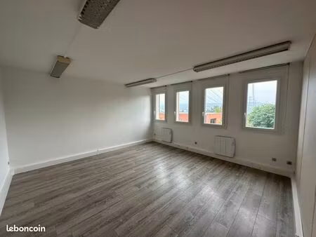 bureaux à louer  81 m²  à igny (91)