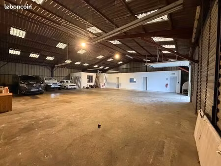 local commercial 332 m²/ parking 450 m²