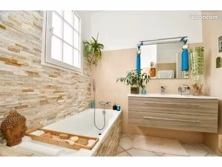 villa 175 m² avec piscine et dépendance