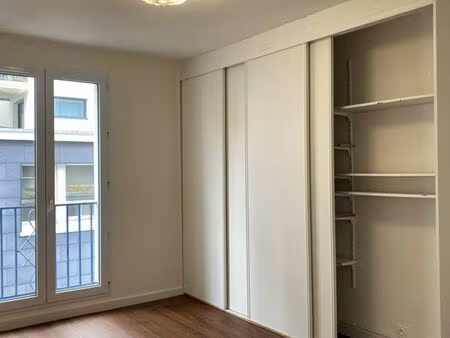 brest. rue colbert. bureaux rénovés