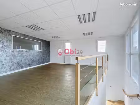 bureau 70 m²