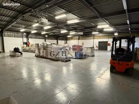 local bureaux 790 m²