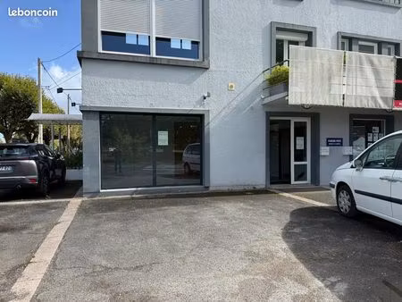 local commercial saintes