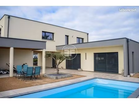 villa 6 pièces 170 m²