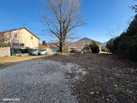 terrain constructible calme et hyper centre