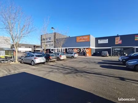 local industriel 471 m²