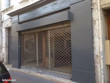 local commercial hyper centre rochefort