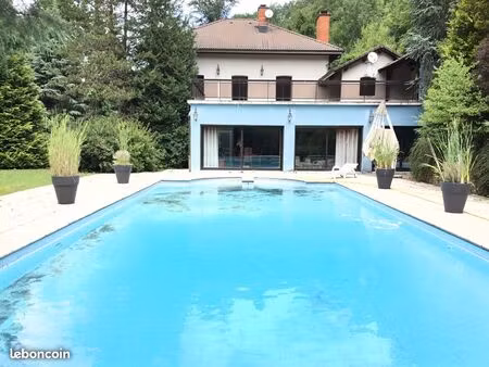 propriété 12 pièces 375m²