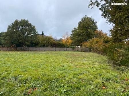 terrain 1 360 m² moissannes