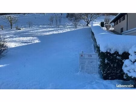 terrain 800 m2 constructible à thones