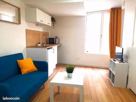 t1 meublé et équipé + cour privative