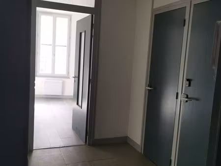 particulier loue très beau t2 st maixent l'ecole