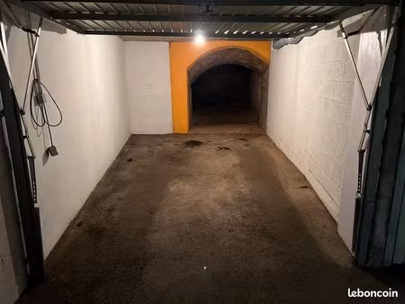 location garage fermé hyper sécurisé avec espace stockage rue carnot poitiers