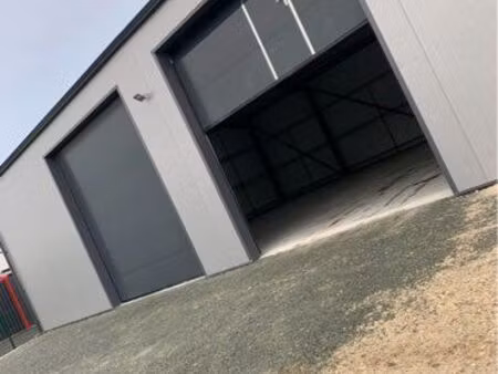 à louer local 290m2 isolé