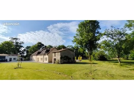 maison ancienne rénovée grands espaces clôturés & bois