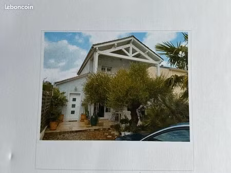 maison avec jardin et piscine climatisée